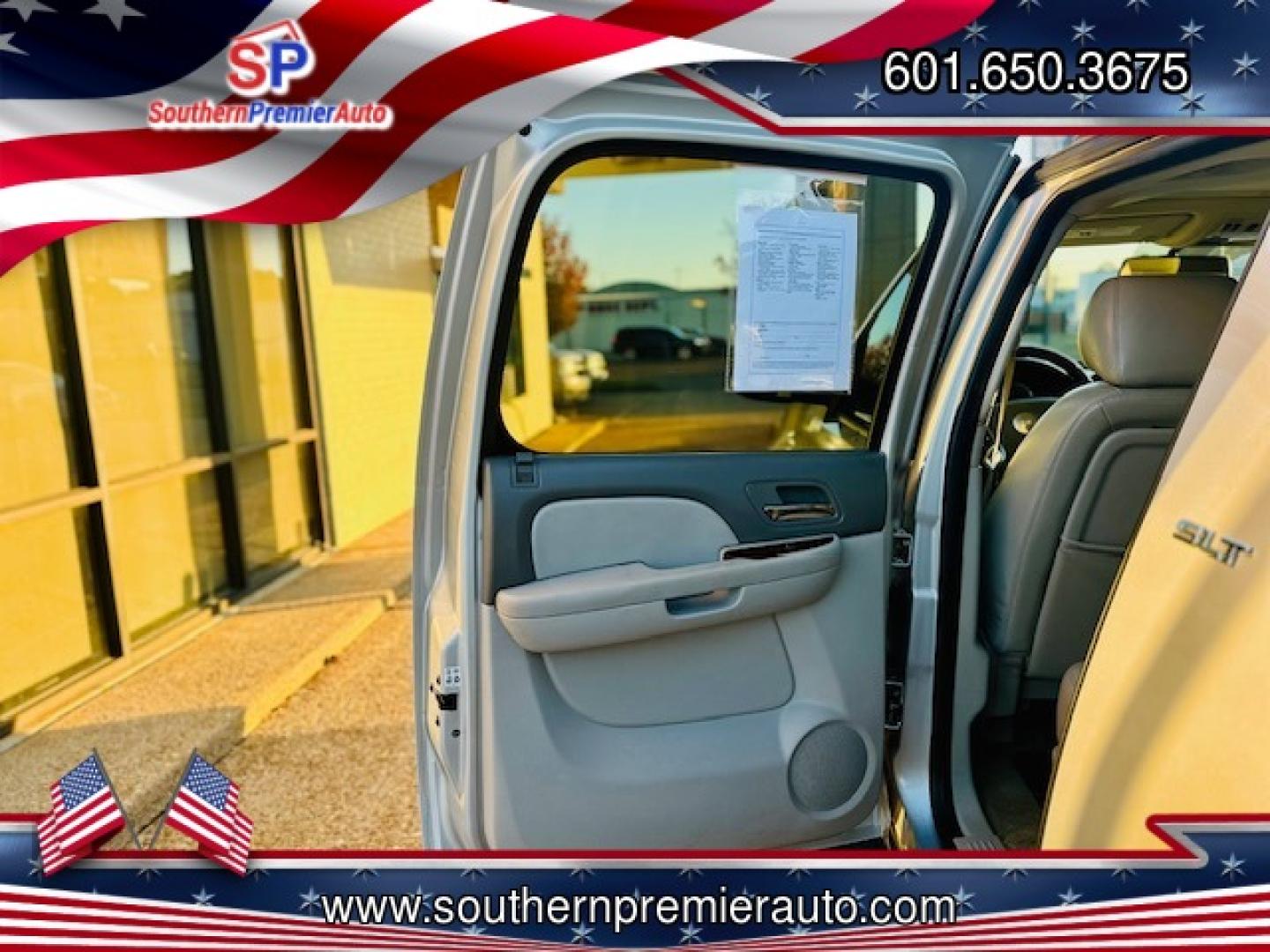 2011 SILVER GMC YUKON XL SLT1 SLT (1GKS2KE33BR) with an 5.3L V8 OHV 16V FFV engine, 4-Speed Automatic transmission, located at 922 W. Beacon St., Philadelphia, MS, 39350, (601) 650-3675, 32.770447, -89.127151 - Title: 2011 GMC Yukon XL SLT-1 1/2 Ton Year: 2011 Make: GMC Model: Yukon XL Engine: 5.3L V8 OHV 16V FFV Body: SPORT UTILITY 4-DR Transmission: 4-Speed Automatic Drive Type: 4WD Mpg City: 15 Mpg: 21 Trim: SLT-1 1/2 Ton - Photo#12